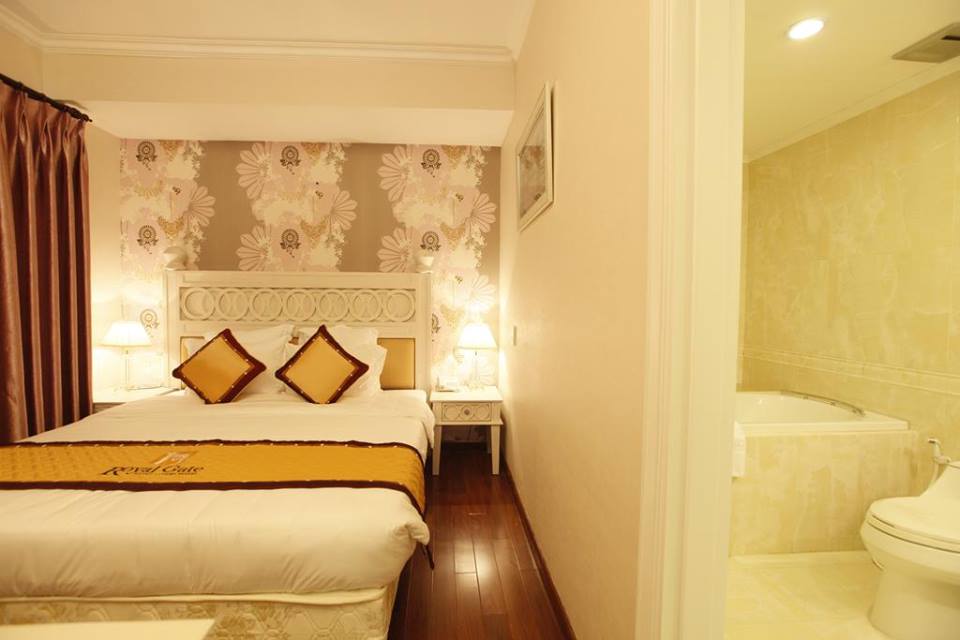 Phòng ngủ khách sạn Royal Gate