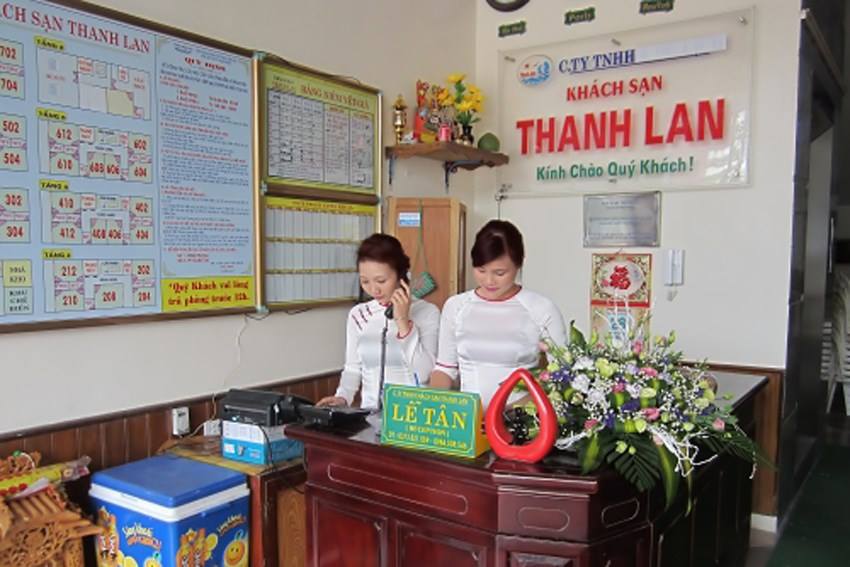 Lễ tân khách sạn Thanh Lan