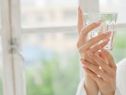 Mẹo kiểm soát đổ mồ hôi tay chân