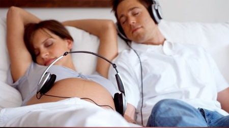 4 thắc mắc thường gặp khi bà bầu nghe nhạc