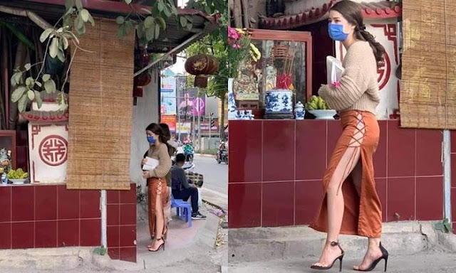 Mùng 1 sớm mai, hotgirl mặc váy xẻ đùi hớ hênh đi cúng bái