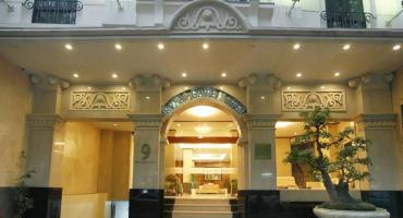 Khách sạn Royal Gate Hotel